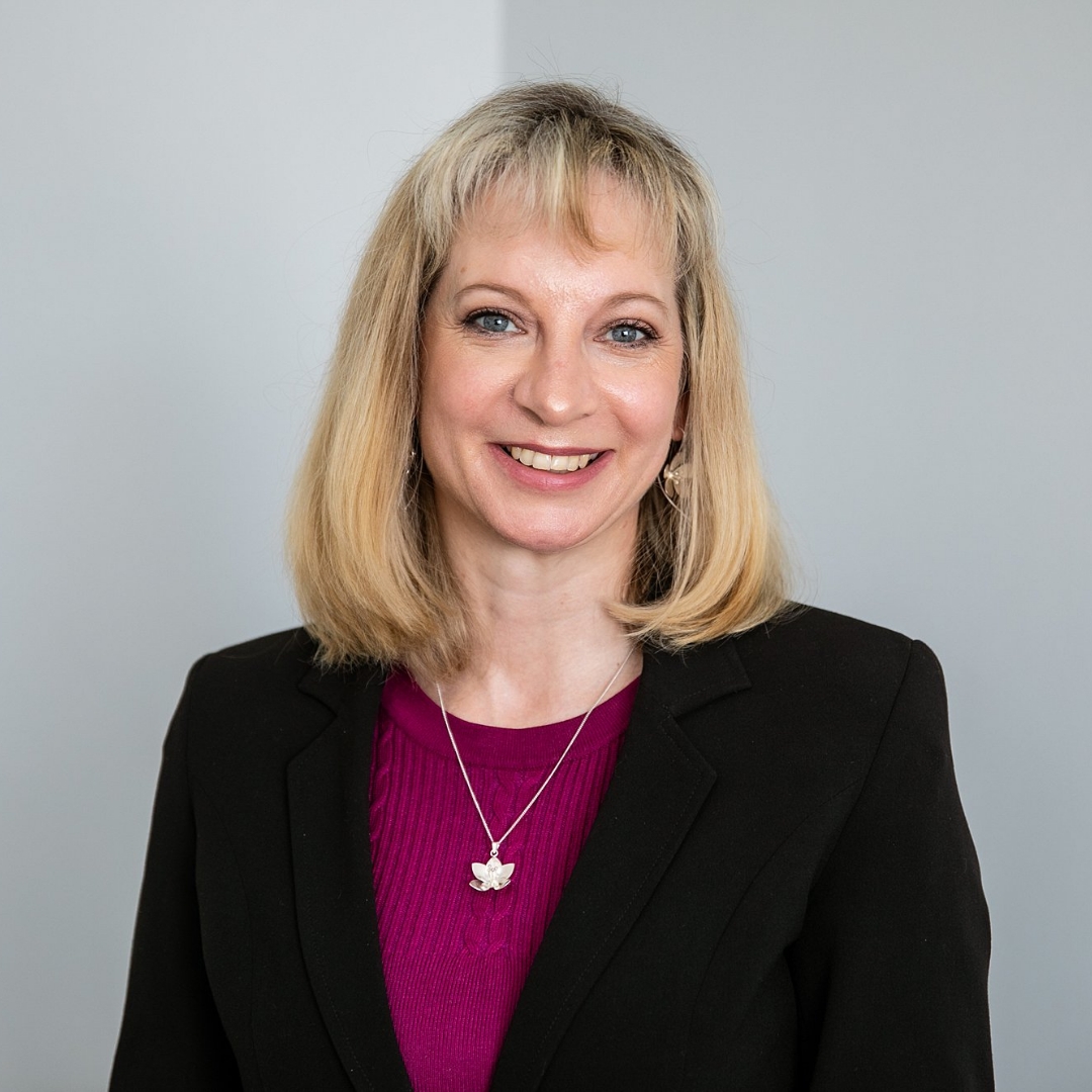 DR ALMINE DE VILLIERS